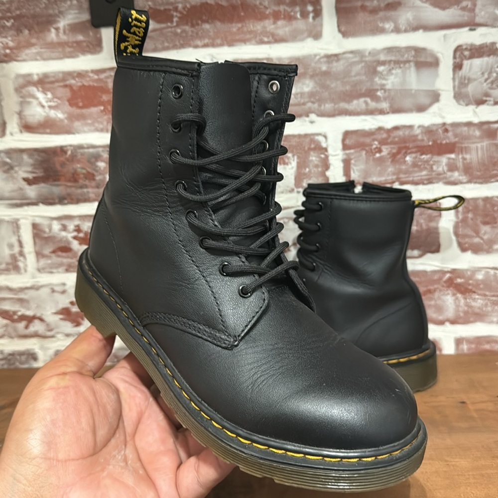 Dr‎ Martens Soft Leather Boots Women’s Sz 6